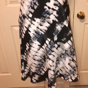 Very pretty and soft fabric! No tags! Not stretchy fabric! Slip on.